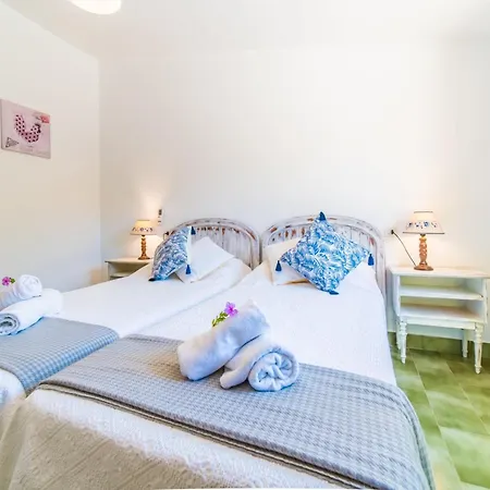 3-bedroom With Pool 別荘 *
